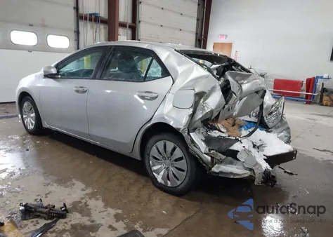 2015 Toyota Corolla Le z USA, uszkodzony, nr VIN 5YFBURHE5FP195237